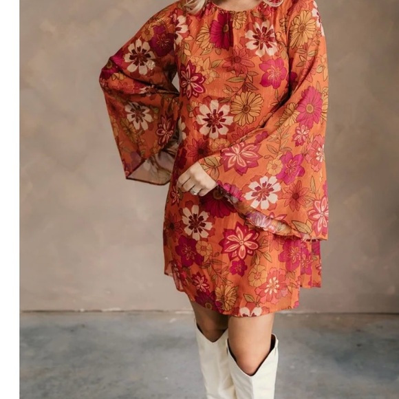 NEW BoutiqueTabitha Rust Floral Flare Sleeve Mini Dress Size Large - Picture 2 of 14